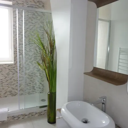 Brest Suite Home